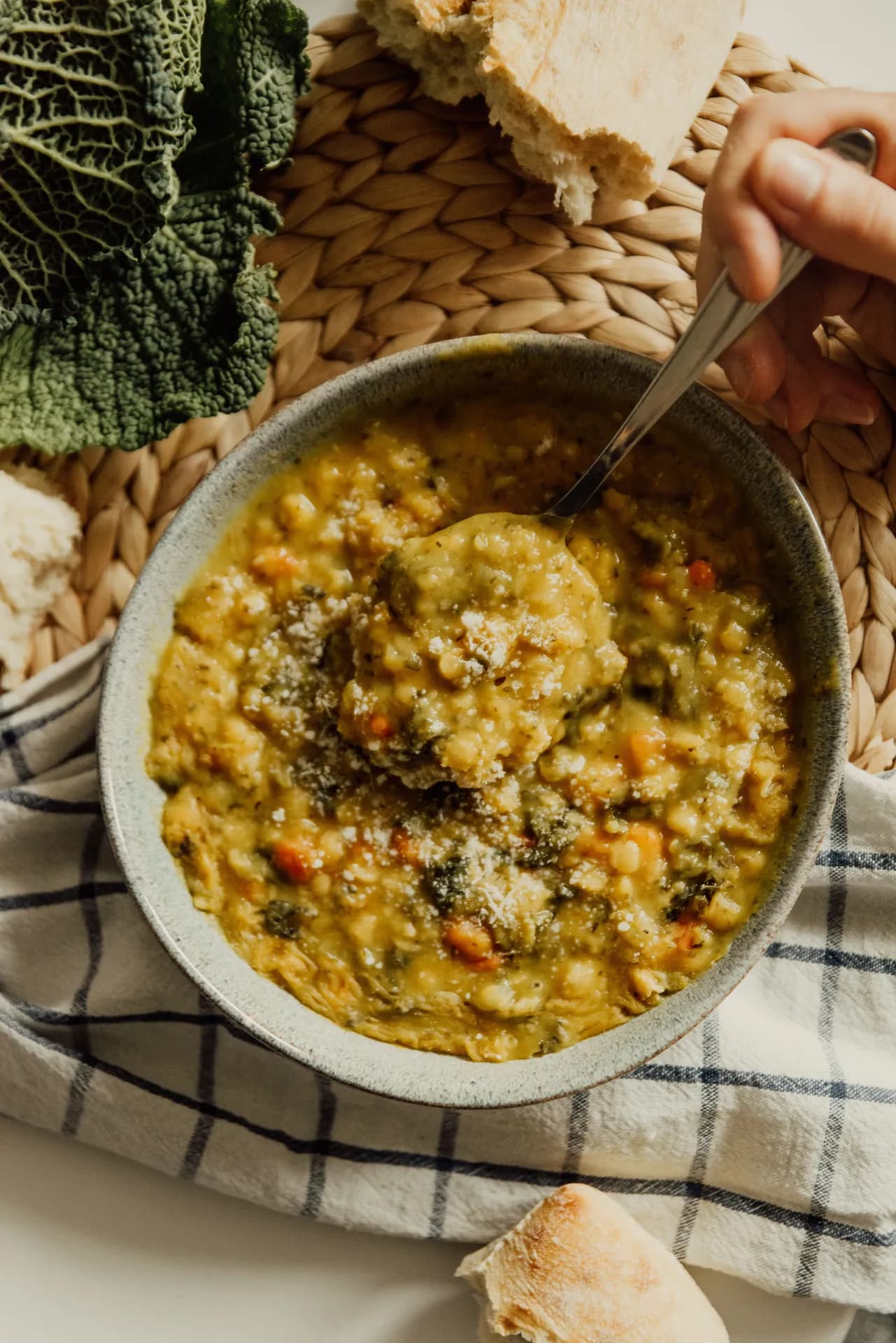 Леща яхния с моркови и домат